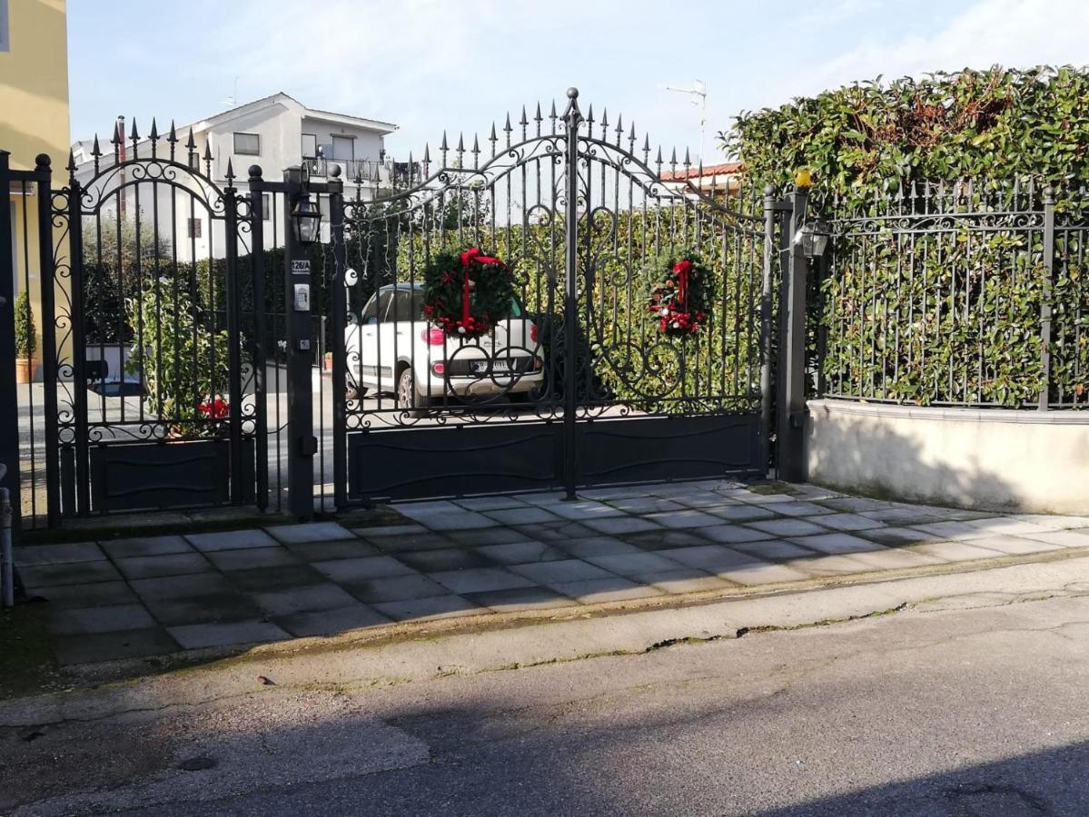 Depandance Con Piscina In Uso In Esclusivo In B&B SantʼAntonio Abate المظهر الخارجي الصورة